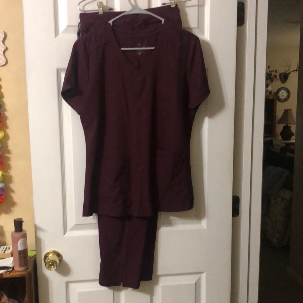 MedCouture scrubs maroon size medium